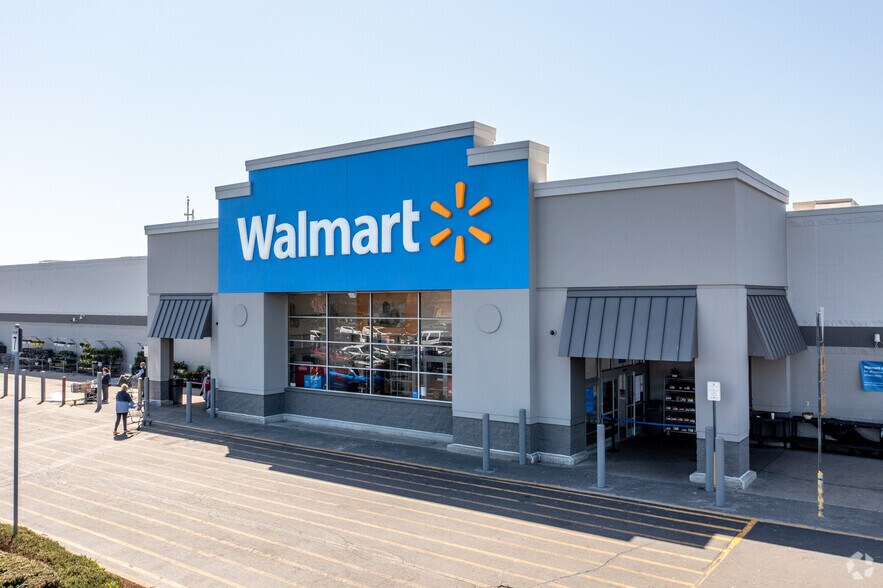 More Photos Of 1750 Veterans Memorial Hwy, Islandia Freestanding For Lease