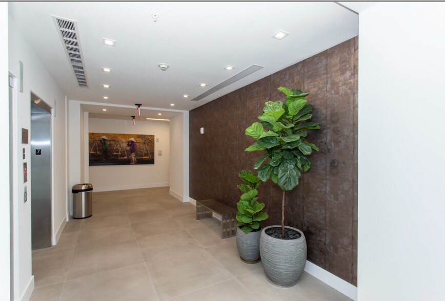 More Photos Of 800 SE 4th Ave, Hallandale Beach Office For Sale