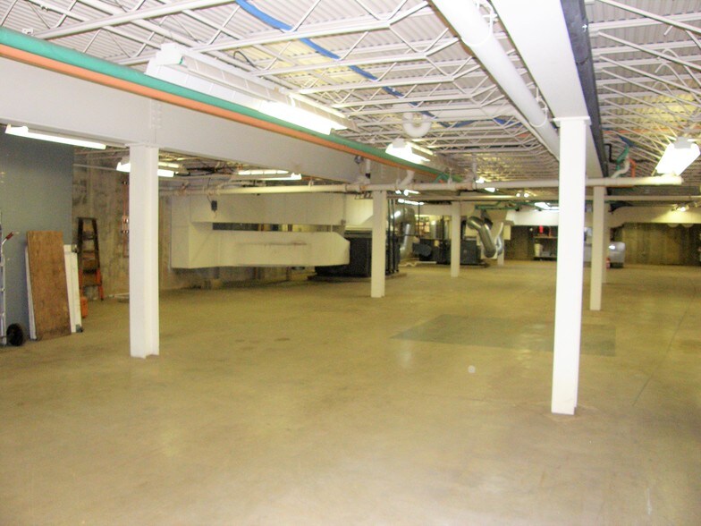 More Photos Of 2112 Industrial Dr, Niles Manufacturing For Sale