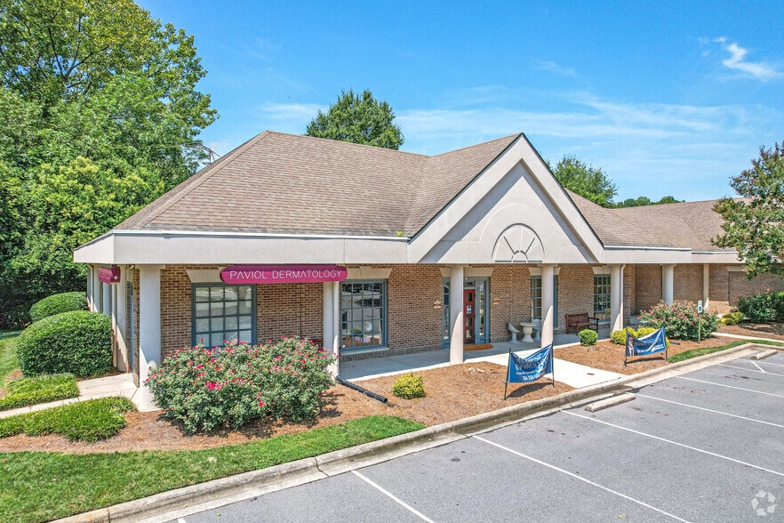 More Photos Of 2620 E 7th St, Charlotte Medical For Sale