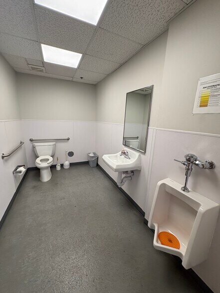 More Photos Of 431 E 104th Ave, Anchorage Truck Terminal For Lease