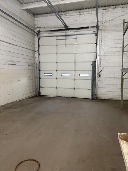 More Photos Of 2011 St Clair Ave NE, Cleveland Auto Repair For Sale