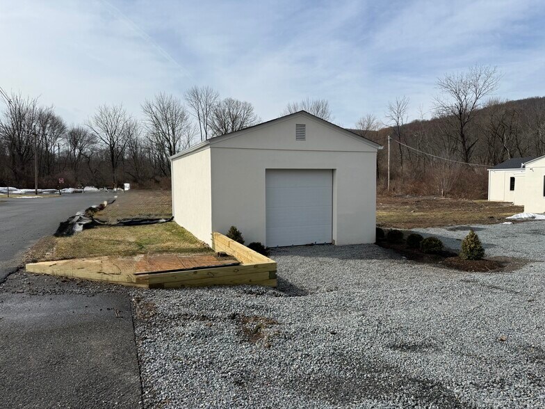 More Photos Of 305 W Stiger St, Hackettstown Manufacturing For Lease