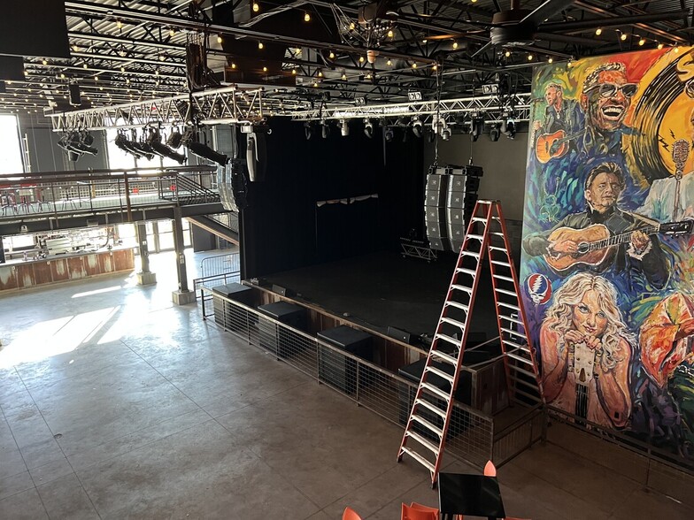 More Photos Of 3615 N Steele Blvd, Fayetteville Bar For Sale