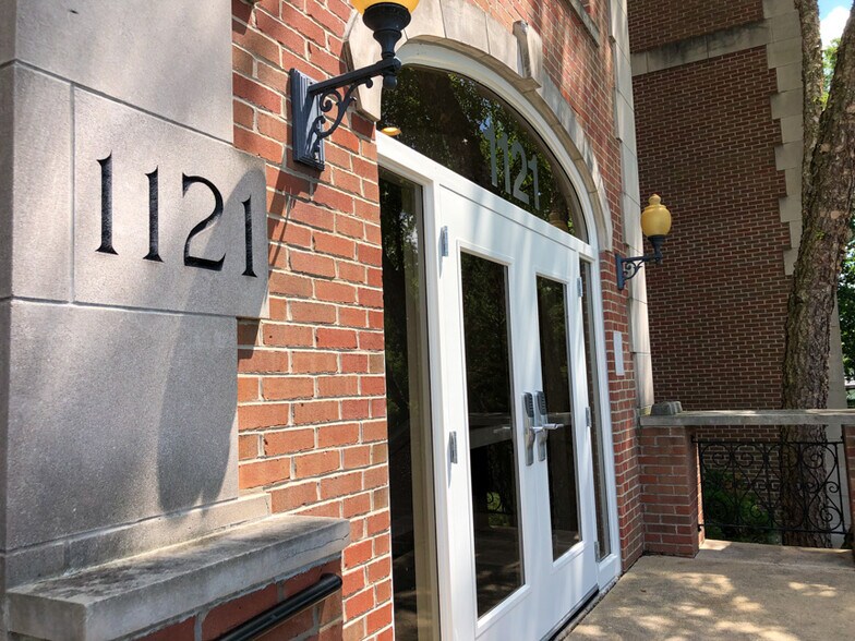 More Photos Of 1121 E Main St, St Charles Office Residential For Lease