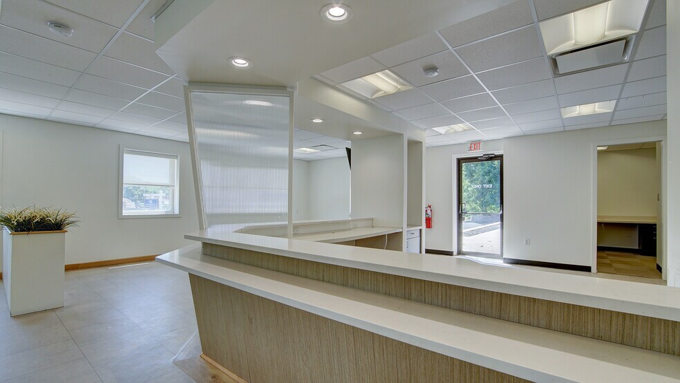 More Photos Of 2 Kings Hwy, Middletown Medical For Lease