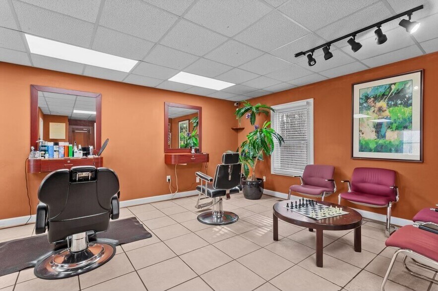 More Photos Of 1211-1221 Mall Dr, Richmond Office For Lease