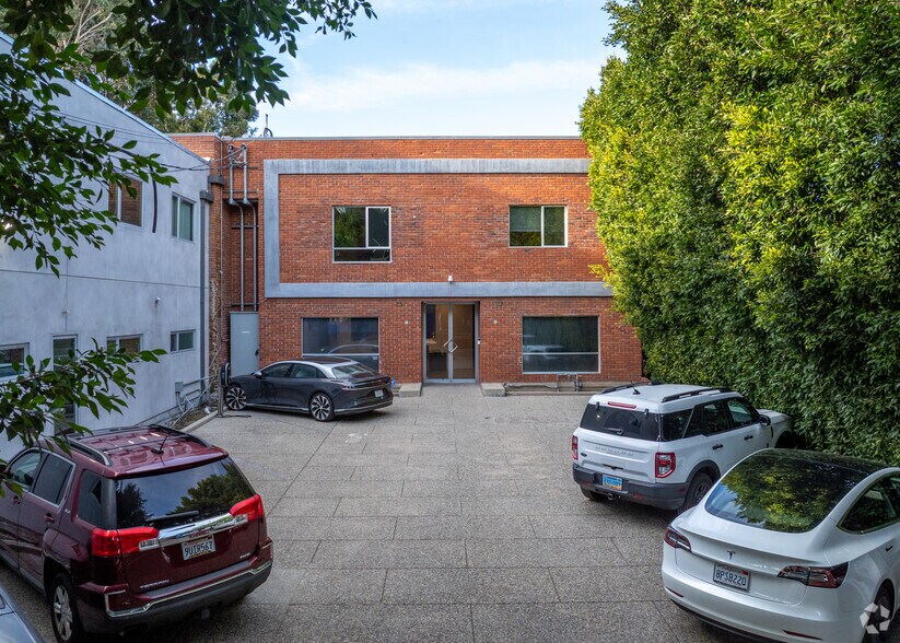 More Photos Of 11333 Iowa Ave, Los Angeles Loft Creative Space For Sale