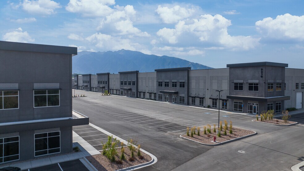 More Photos Of 9240 S 500 W, Sandy Warehouse For Lease