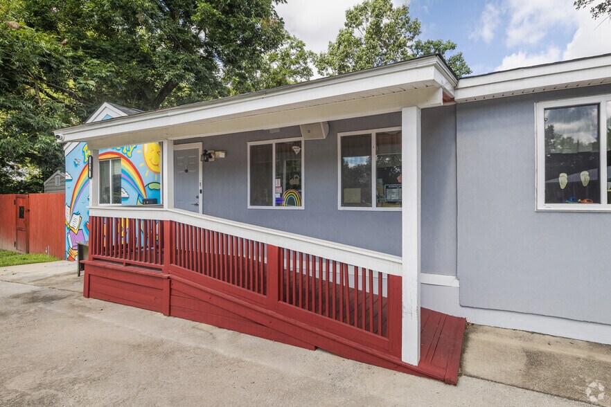 More Photos Of 24 Sycamore Ave, Charleston General Retail For Sale