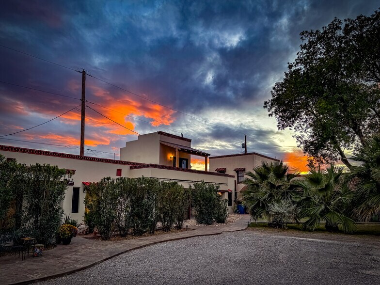 More Photos Of 516 Austin St, Truth Or Consequences Hotel For Sale