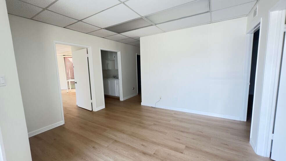 More Photos Of 1100-1160 E Route 66, Glendora Office For Lease