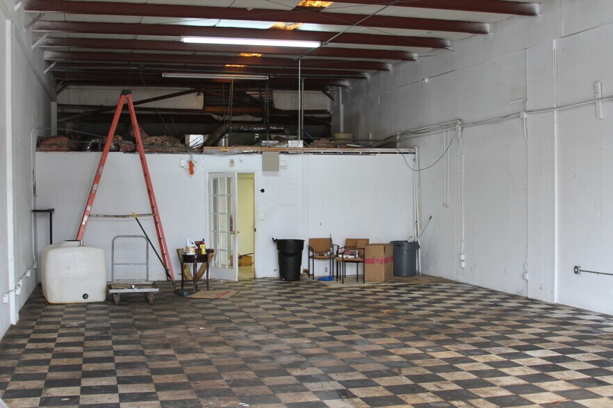 More Photos Of 490 North St, Longwood Flex For Lease