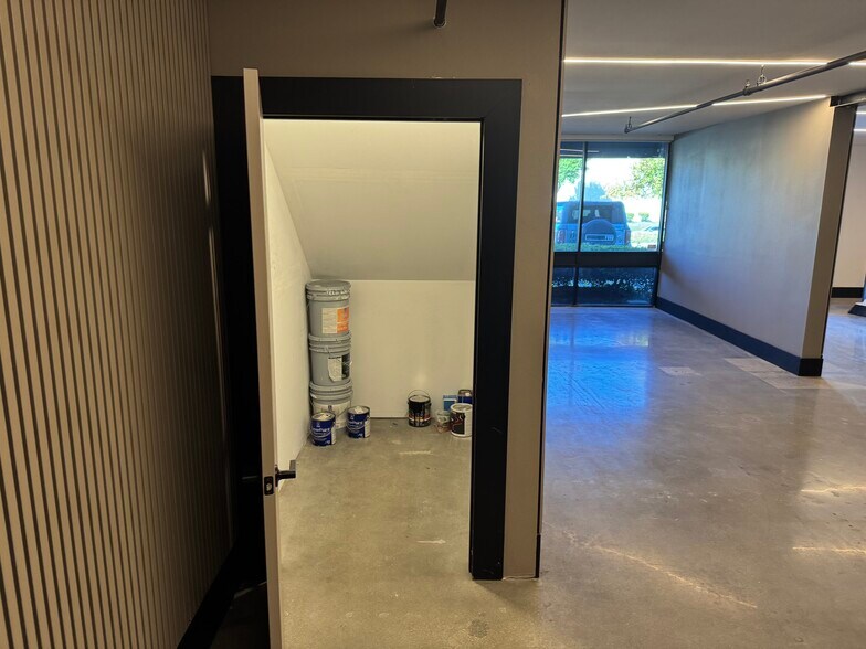 More Photos Of 4125 Market St, Ventura Light Manufacturing For Sale