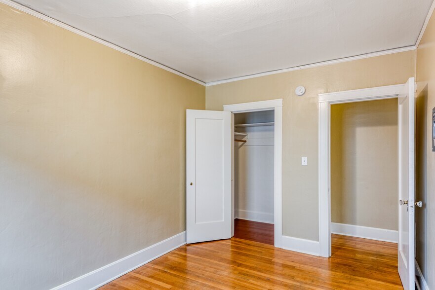 More Photos Of 4025 SE Hawthorne Blvd, Portland Apartments For Sale