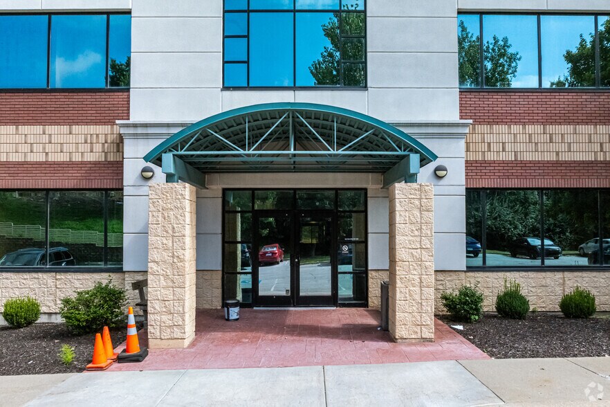 More Photos Of 4770 N Belleview Ave, Gladstone Office For Lease