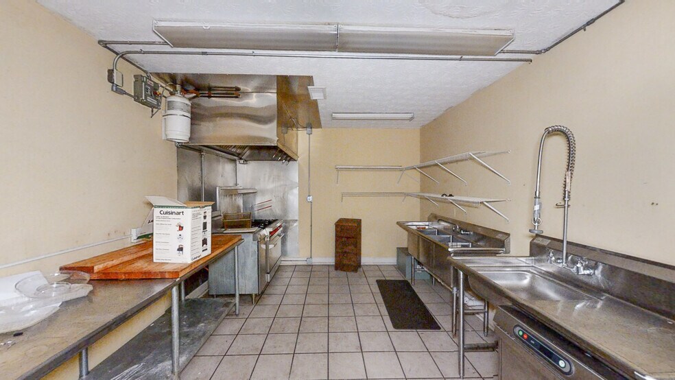 More Photos Of 1015 13th St, Columbus General Retail For Sale