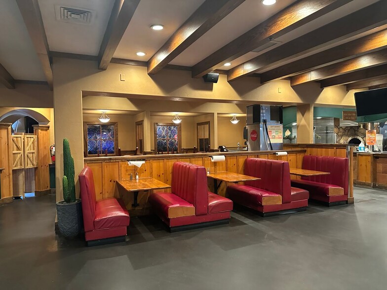 More Photos Of 3015 W Shore Dr, Holland Restaurant For Sale