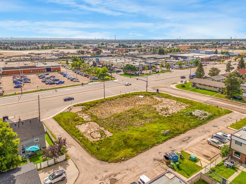 More Photos Of 13408 Fort Rd NW, Edmonton Storefront For Lease