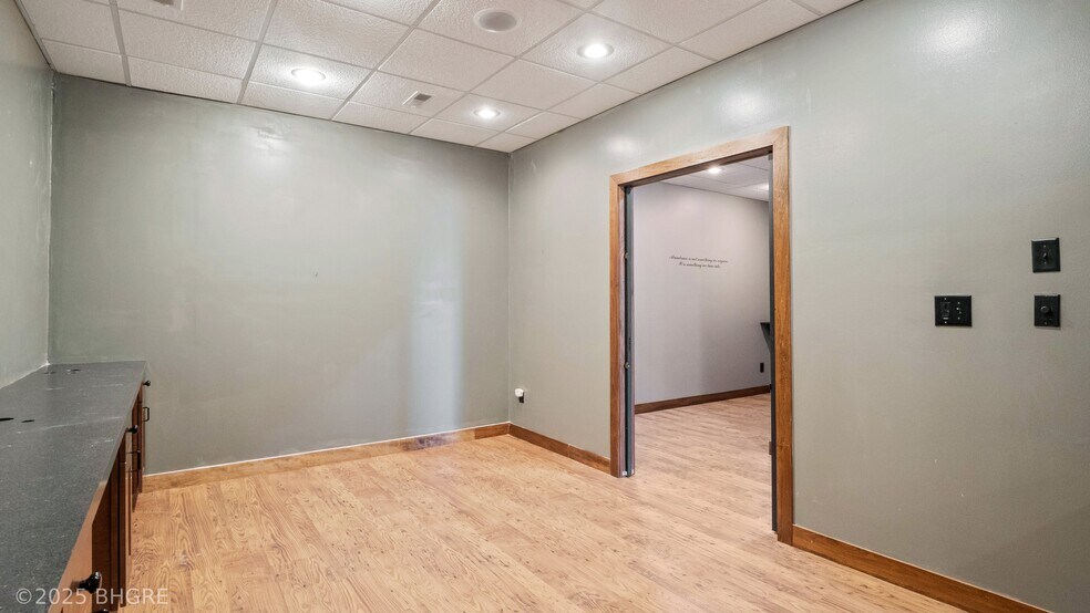 More Photos Of 202 S 9th St, Indianola Storefront For Sale