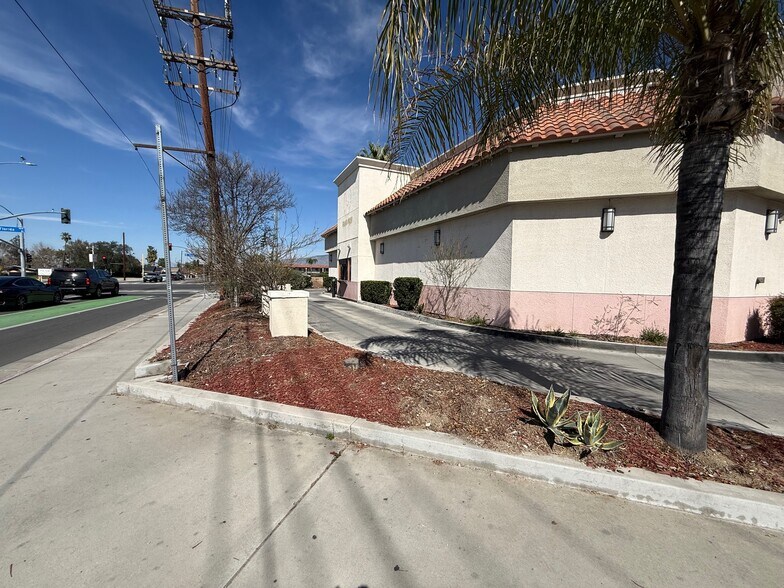 More Photos Of 889 W Florida Ave, Hemet Freestanding For Sale