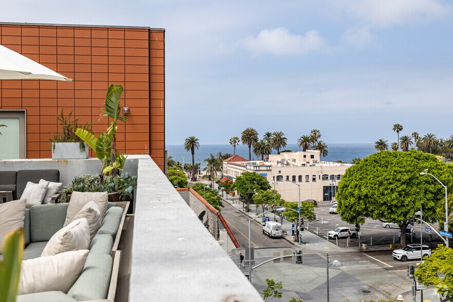 More Photos Of 214 Santa Monica Blvd, Santa Monica Apartments For Lease