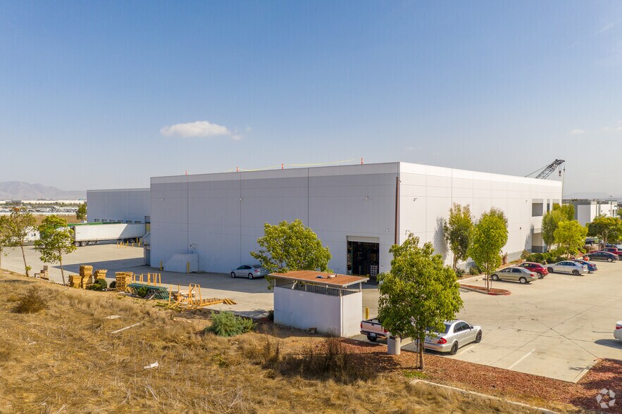 More Photos Of 2321 Siempre Viva Ct, San Diego Warehouse For Lease