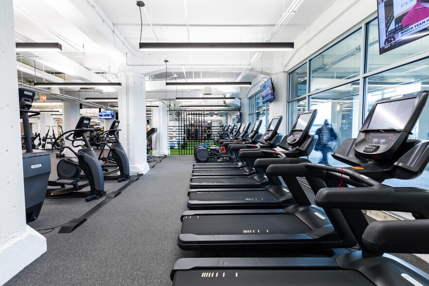 More Photos Of 600 W Chicago Ave, Chicago Office For Lease