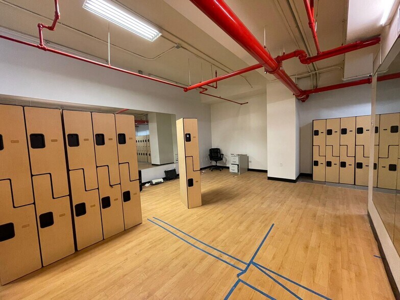 More Photos Of 250 E 49th St, New York Multifamily For Sale