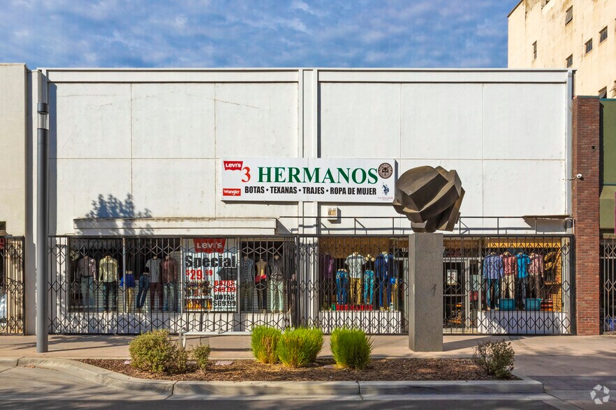 More Photos Of 921-927 Fulton Mall, Fresno Storefront For Lease
