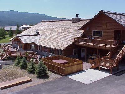 More Photos Of 91 US-89, Alpine Hotel For Sale