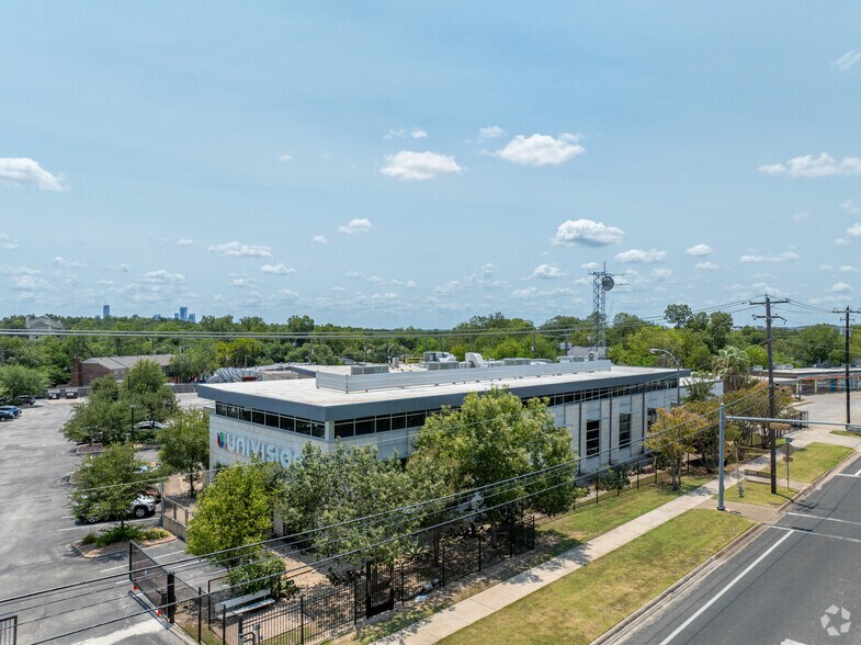 More Photos Of 2233 W North Loop Blvd, Austin Office For Sale