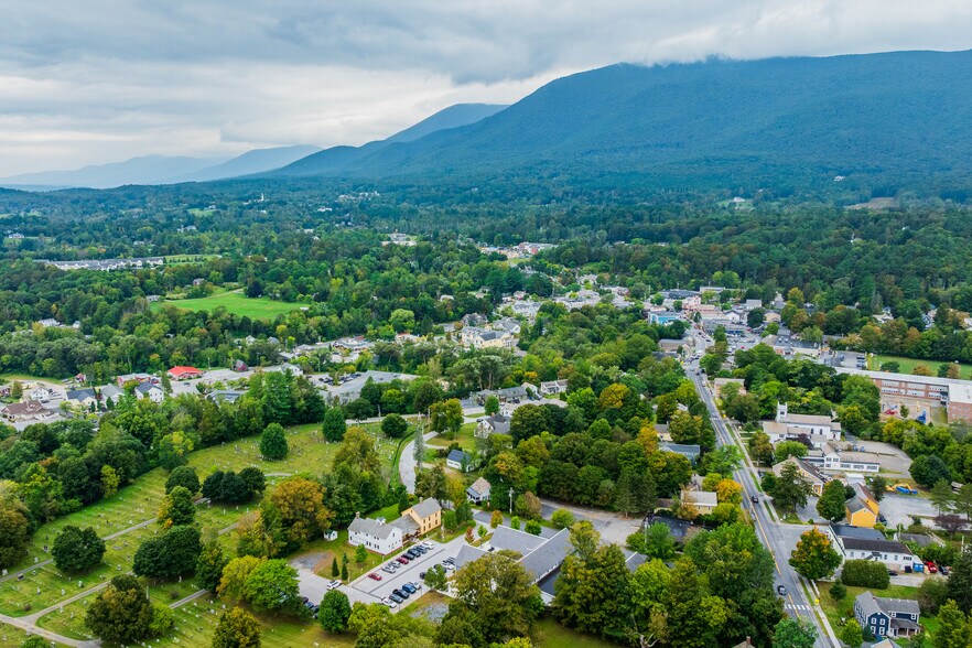 More Photos Of 114 Cemetery Ave, Manchester Center Office For Sale