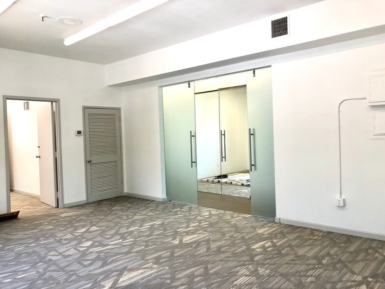 More Photos Of 205 N Orange Ave, Sarasota Office For Sale