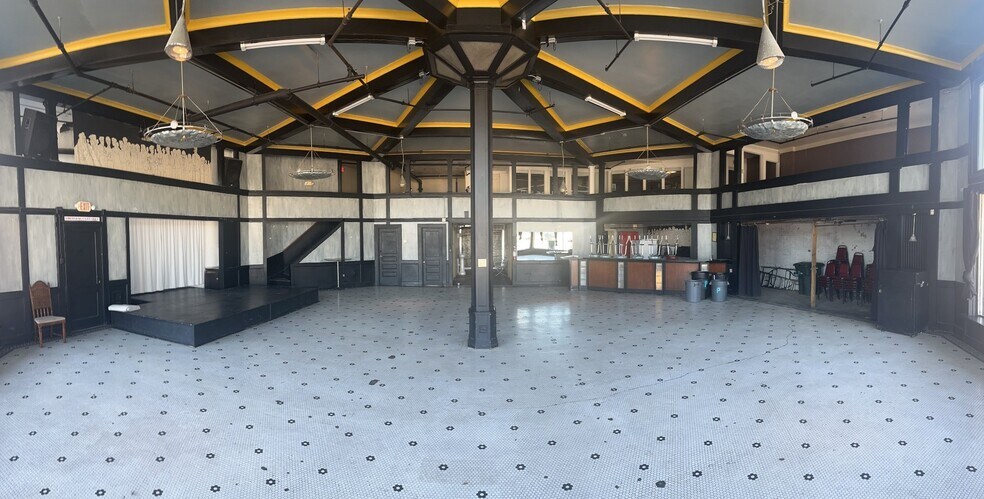 More Photos Of 629 Monroe Ave, Memphis Storefront For Sale