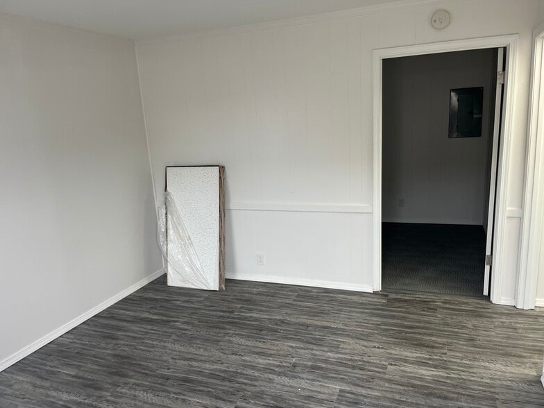 More Photos Of 1112 Ulrich Ave, Louisville Office For Lease