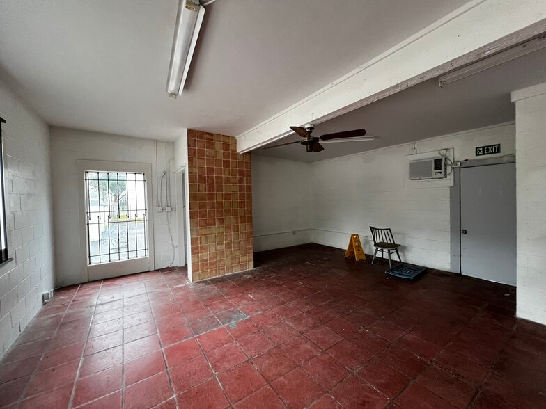 More Photos Of 2609 E Cesar Chavez St, Austin Restaurant For Lease