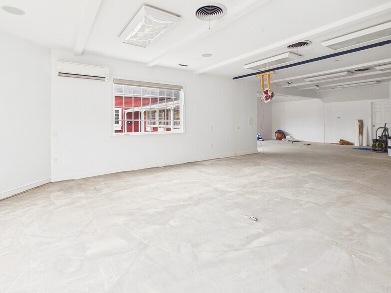More Photos Of 680 High St, Westwood Freestanding For Lease