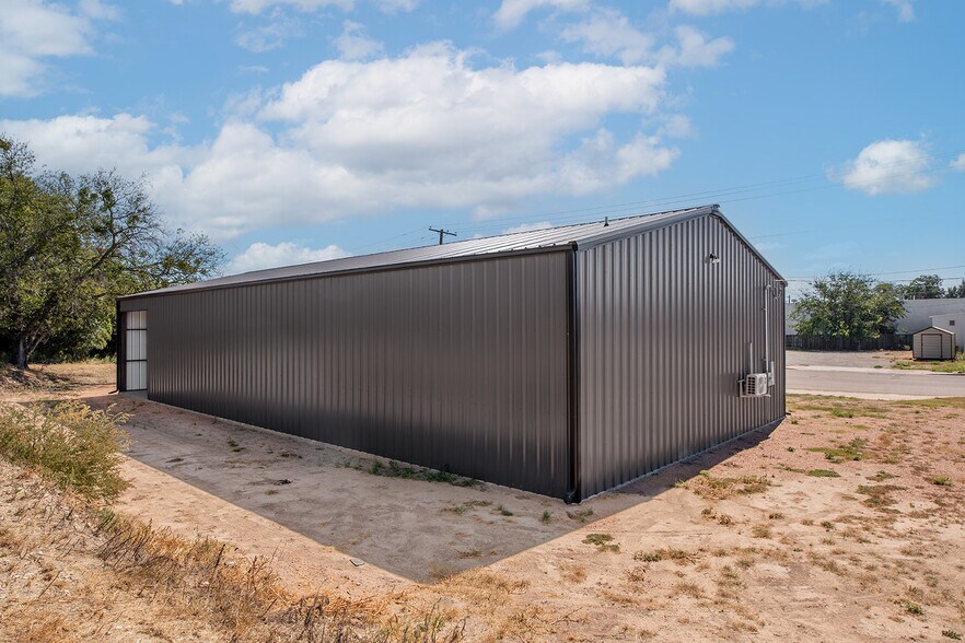 More Photos Of 101 Richards st, Brady Warehouse For Lease