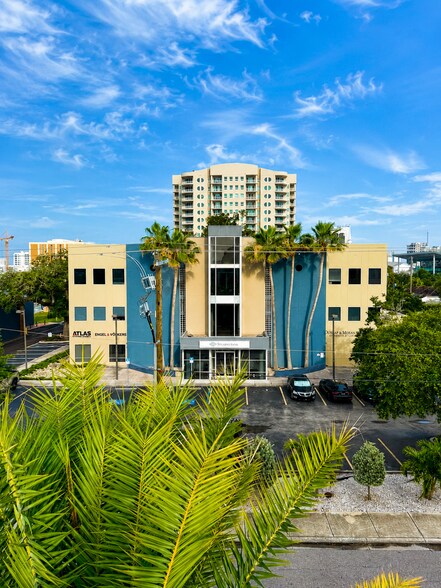 More Photos Of 22 S Links Ave, Sarasota Office For Lease