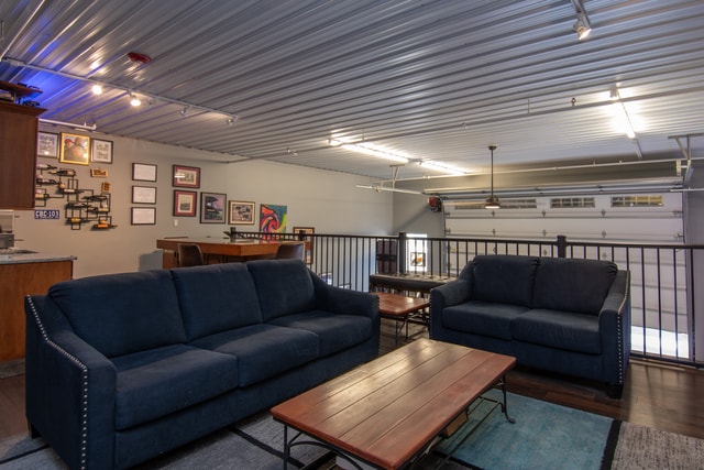 More Photos Of 2220 Ferry Rd, Naperville Showroom For Sale