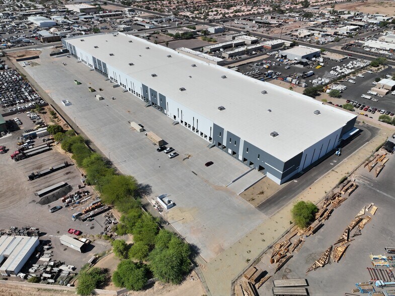 More Photos Of 6550 W Orangewood Ave, Glendale Warehouse For Lease