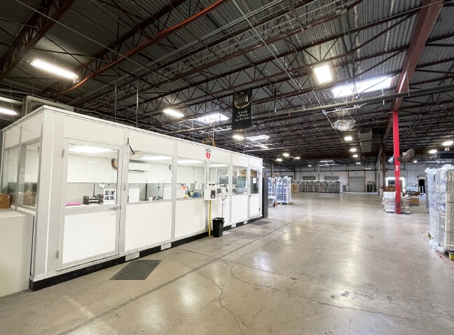 More Photos Of 1300 Blackjack St, Lockhart Distribution For Sale