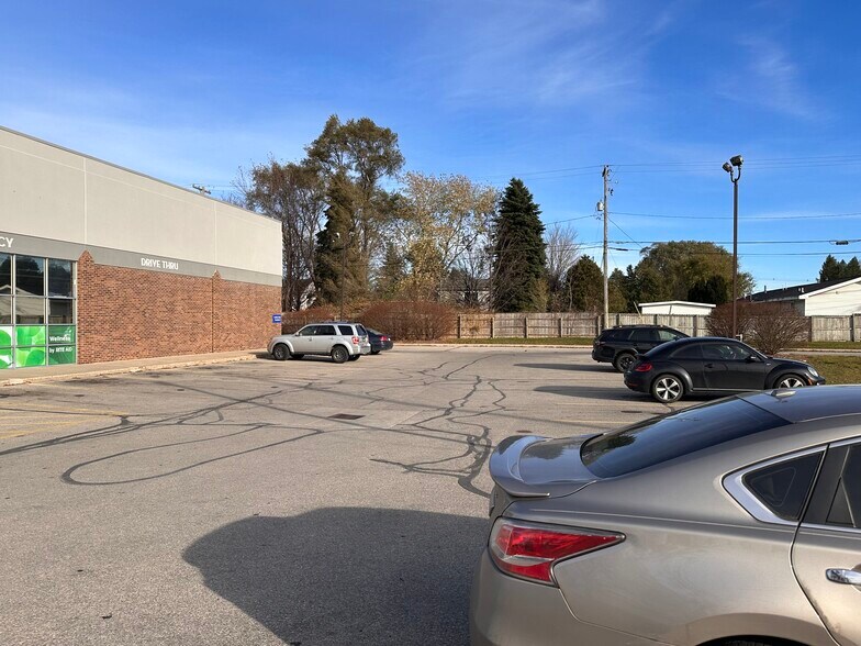 More Photos Of 939 Us Highway 31 S, Traverse City Drugstore For Sale