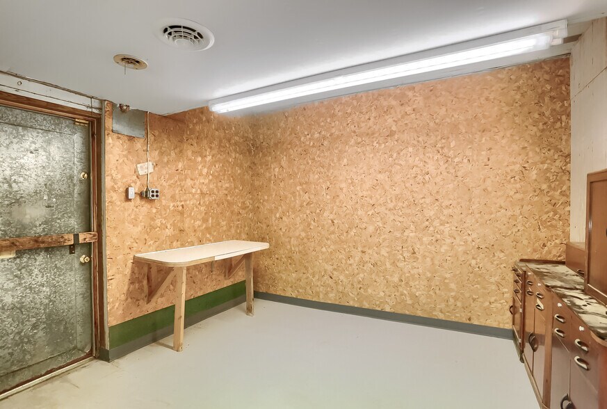 More Photos Of 708 Ekastown Rd, Sarver General Retail For Sale