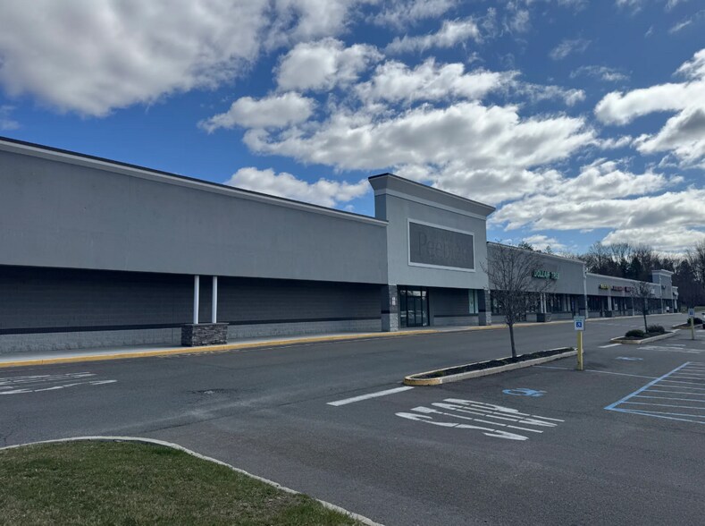 More Photos Of 501 Columbia Tpke, Rensselaer Unknown For Lease