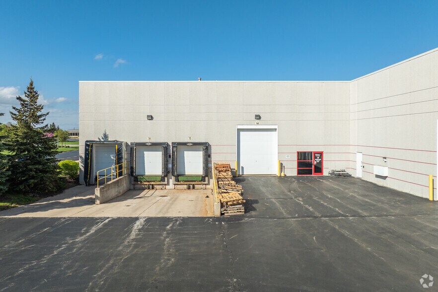 More Photos Of 1776 W Matthew Dr, De Pere Manufacturing For Sale