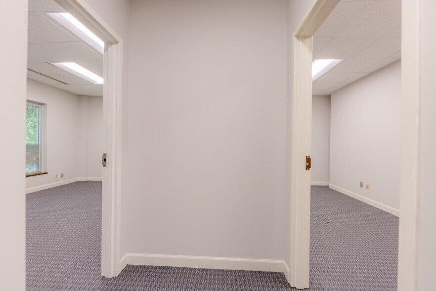 More Photos Of 8510 McAlpine Park Dr, Charlotte Unknown For Lease