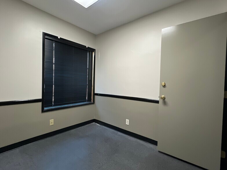 More Photos Of 1913 E 17th St, Santa Ana Office For Sale