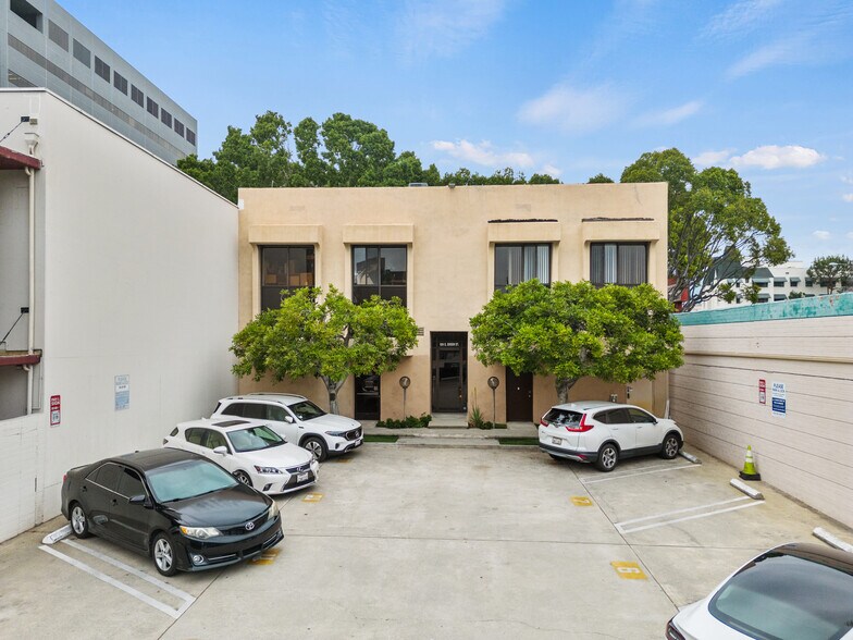 More Photos Of 924 E Green St, Pasadena Loft Creative Space For Lease